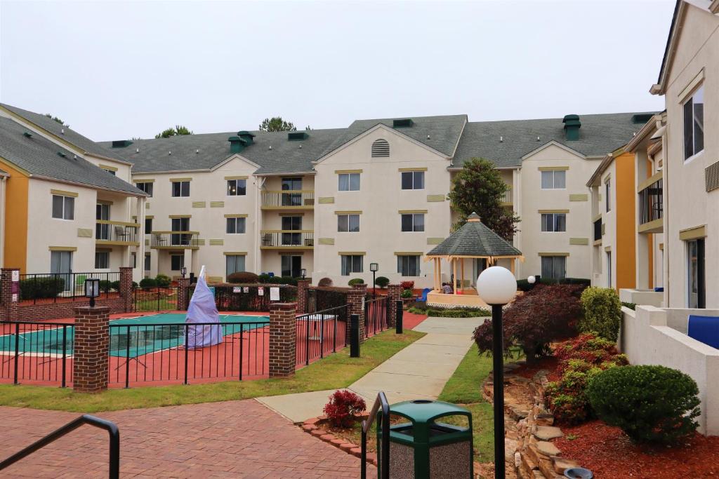 Baymont by Wyndham Norcross Atlanta - Image 7