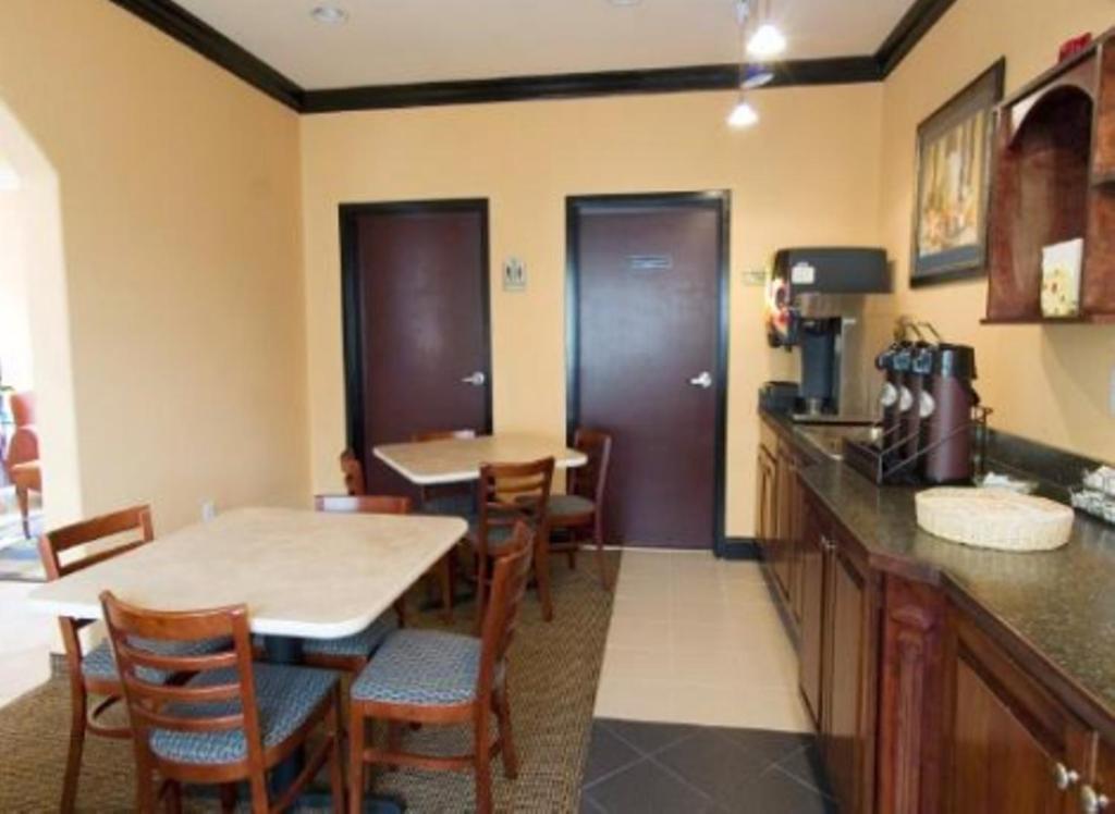 Garden Inn Hotel - Image 5