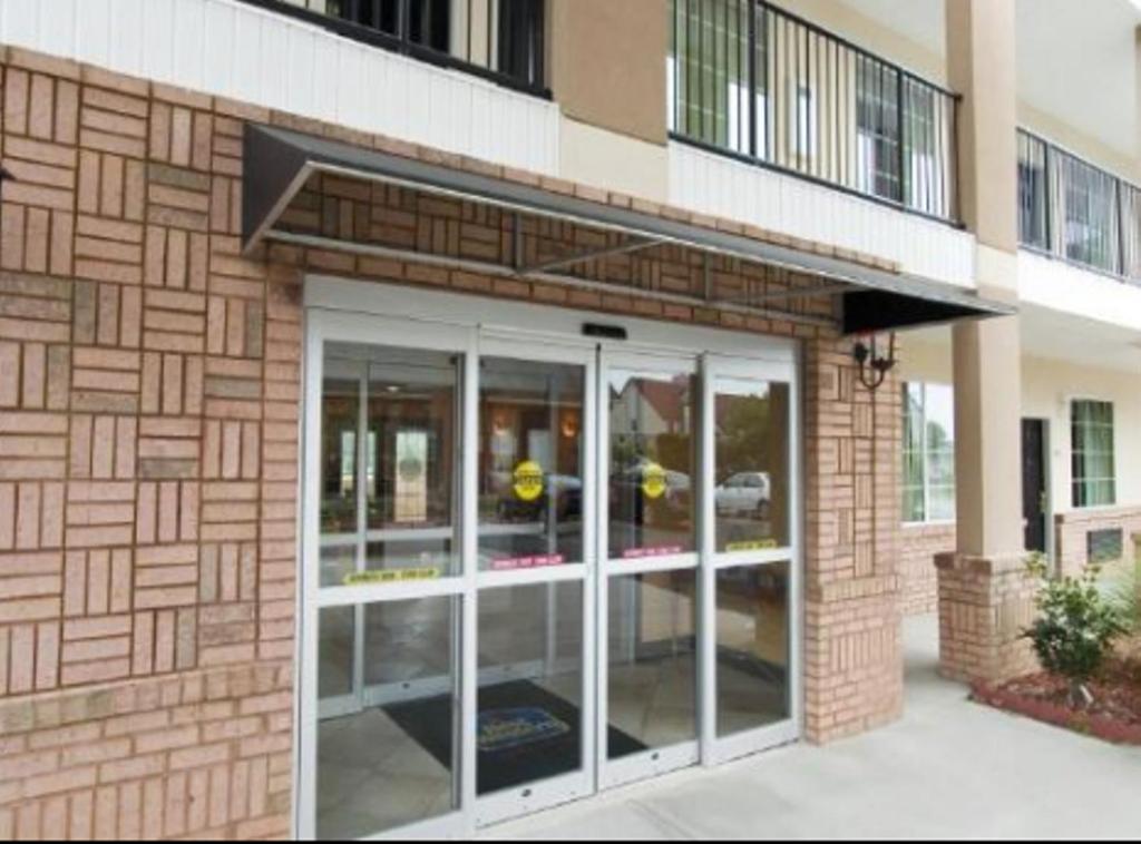 Garden Inn Hotel - Image 7