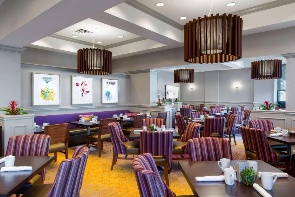 DoubleTree by Hilton Historic Savannah - Image 4