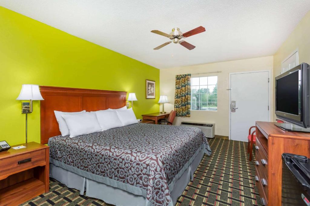 Days Inn by Wyndham Trenton - Image 6