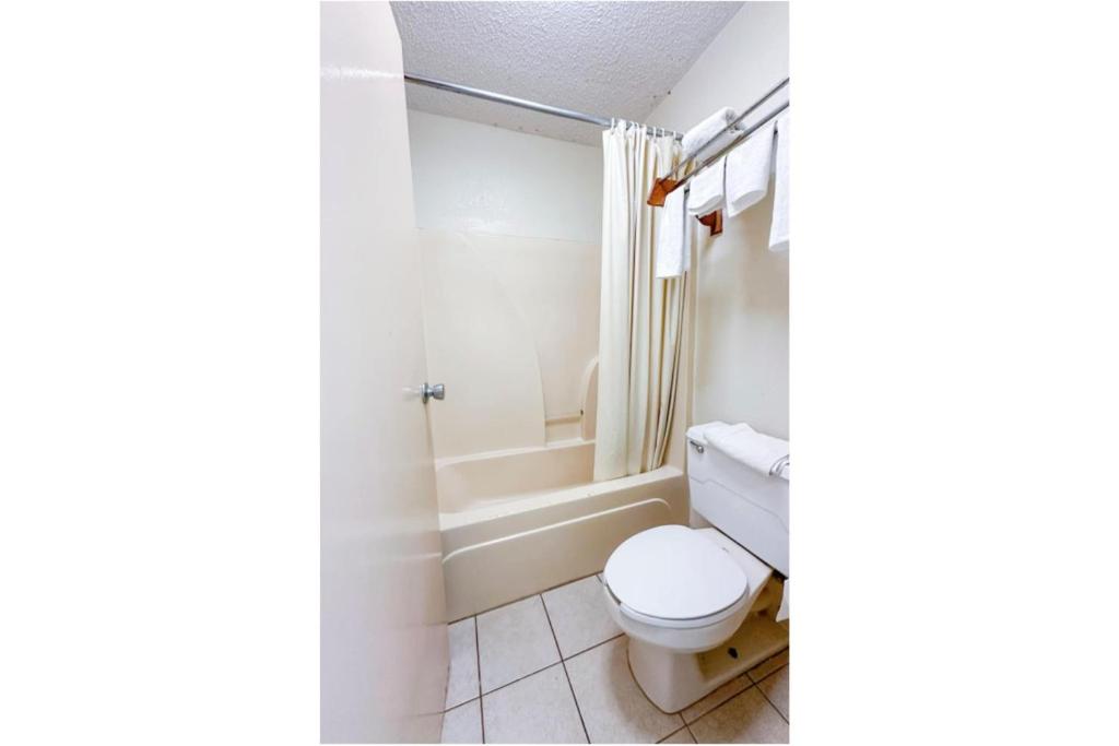 Super Inn & Suites by OYO Milledgeville