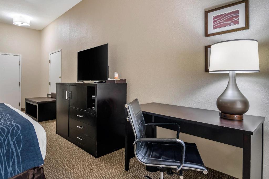 Comfort Inn & Suites Atlanta-Smyrna - Image 8