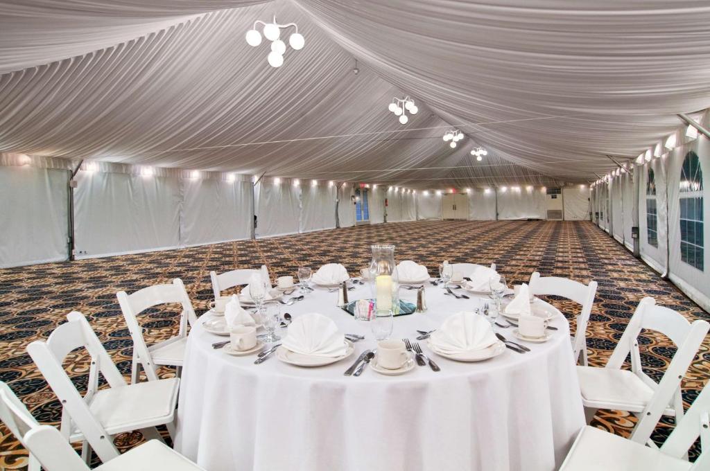 Hilton Atlanta Perimeter Suites - Image 8