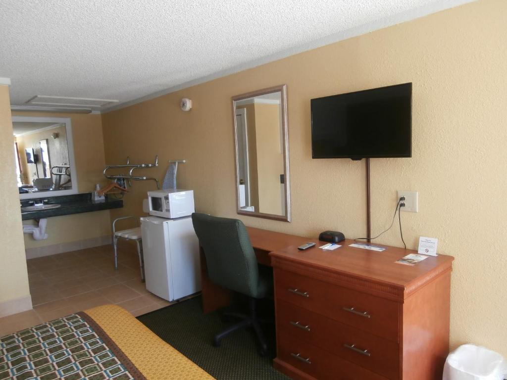 America's Best Value Inn Conyers - Image 5