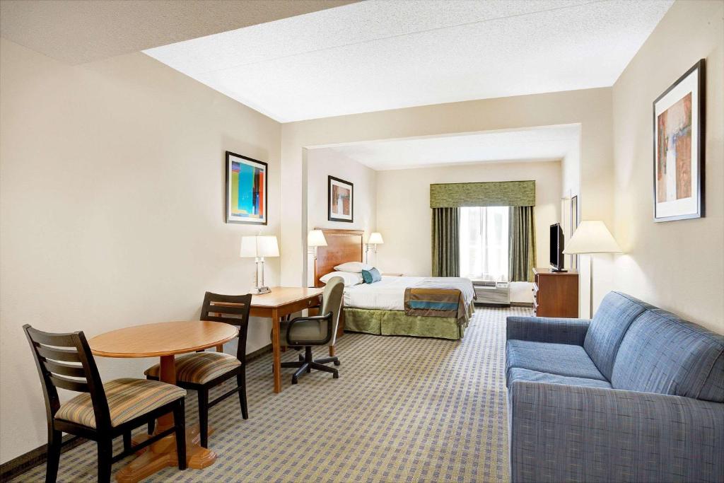 Wingate by Wyndham Atlanta Fairburn - Image 5