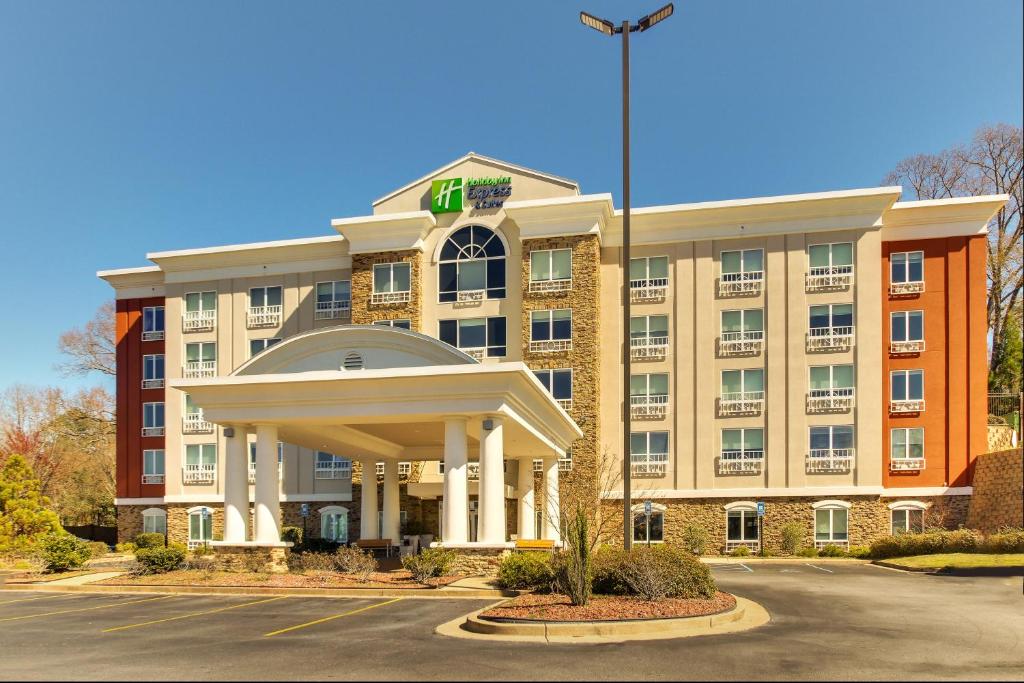 Holiday Inn Express & Suites Columbus - Ft Benning Maingate by IHG - Image 8