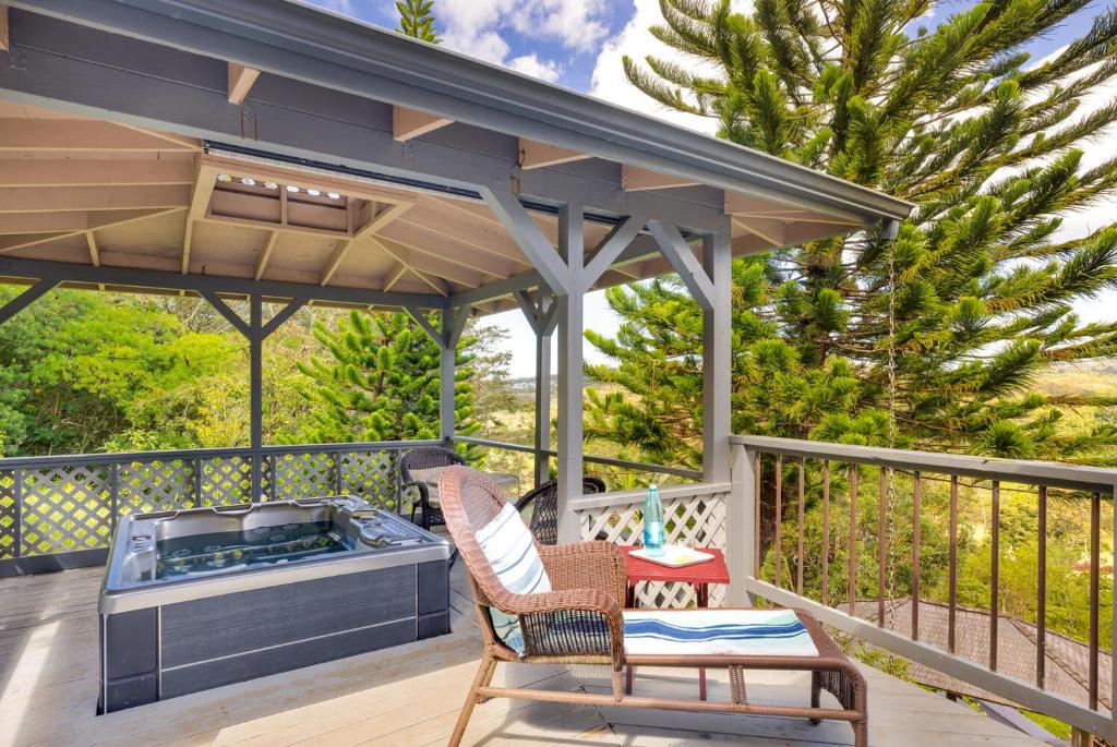 Hot Tub (Jacuzzi) - Photo 2