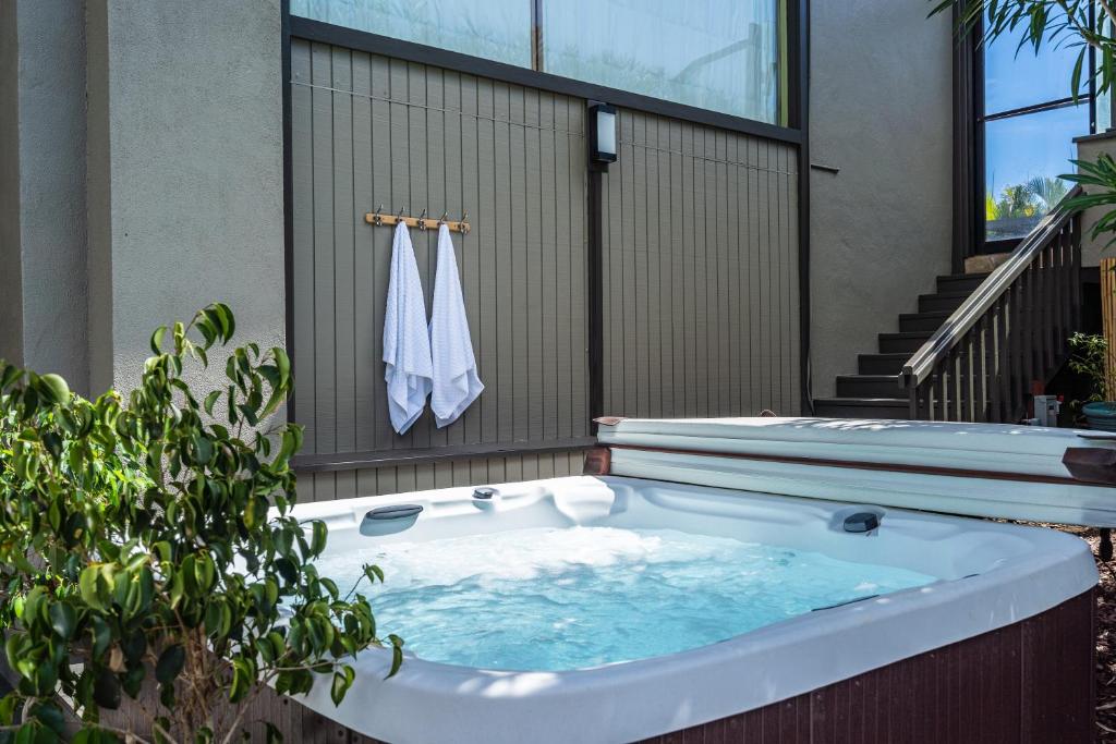 Hot Tub (Jacuzzi) - Photo 8