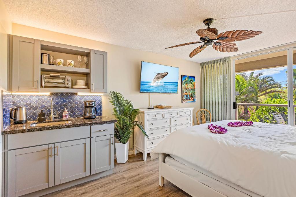 Maui Banyan Studio, King Bed, Steps to Kam2 Beach - Image 7