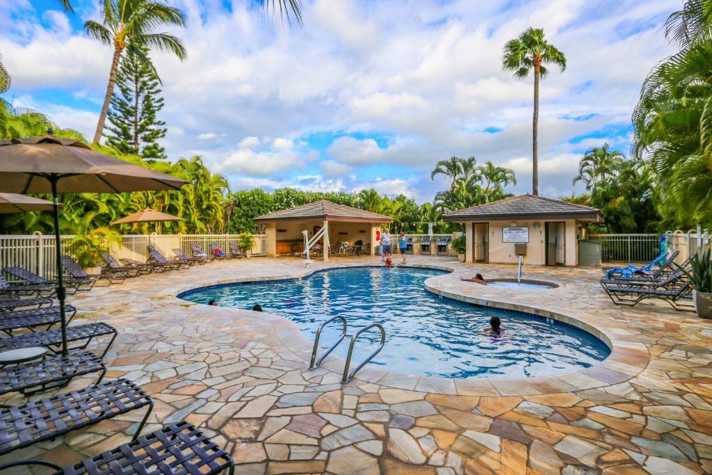 Maui Banyan Studio, King Bed, Steps to Kam2 Beach