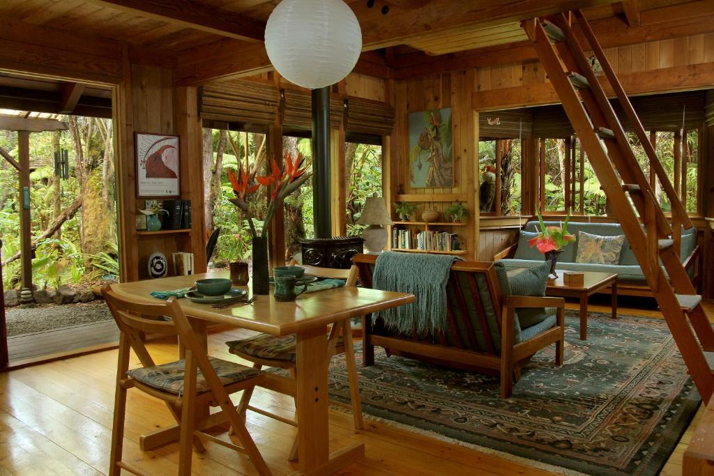 Volcano Rainforest Retreat - Image 4