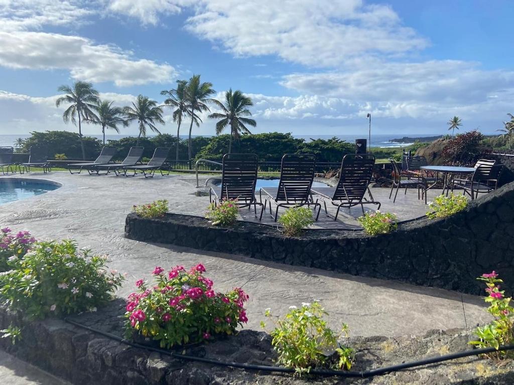 Beachfront 1 Bedroom Condo with Private Beach, Pool, Hot Tub