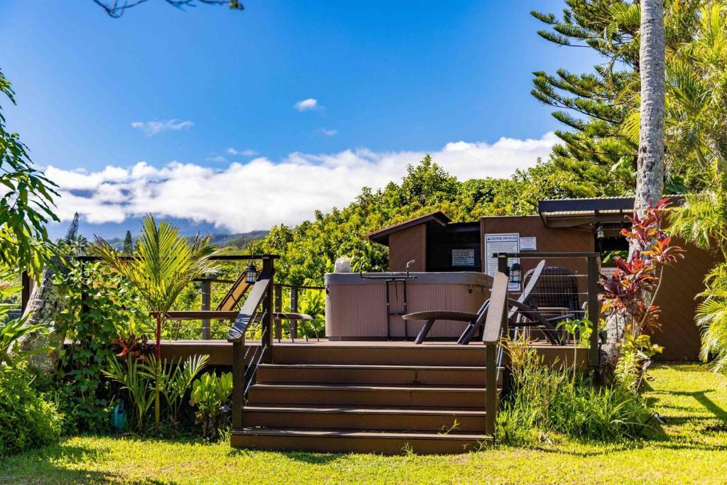 Hot Tub (Jacuzzi) - Photo 4