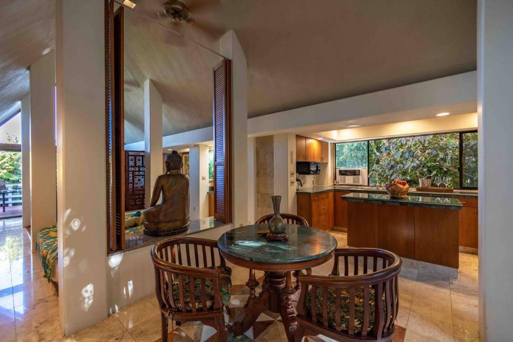 Jasmine Suite on Lush farm in Haiku, Maui jungle - Image 8