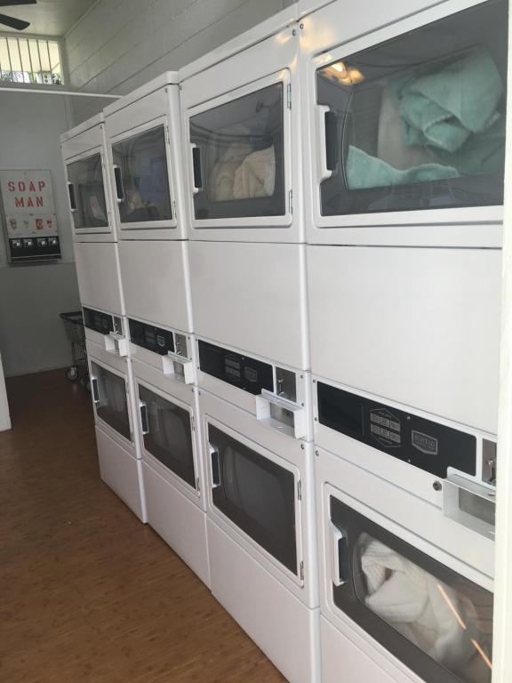 DOWNTOWN HAWAIIAN PARADISE CONDO with Hot Tub, Pool & Beach - Kona Islander Inn - Image 8