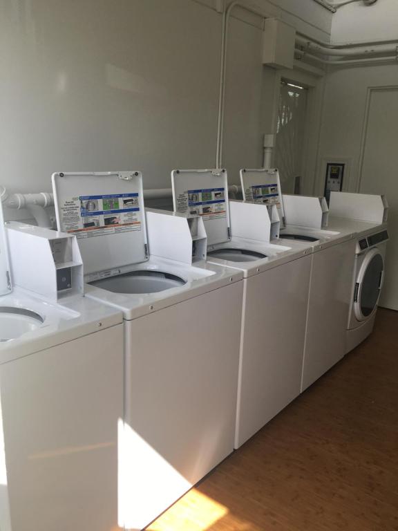 DOWNTOWN HAWAIIAN PARADISE CONDO with Hot Tub, Pool & Beach - Kona Islander Inn - Image 6