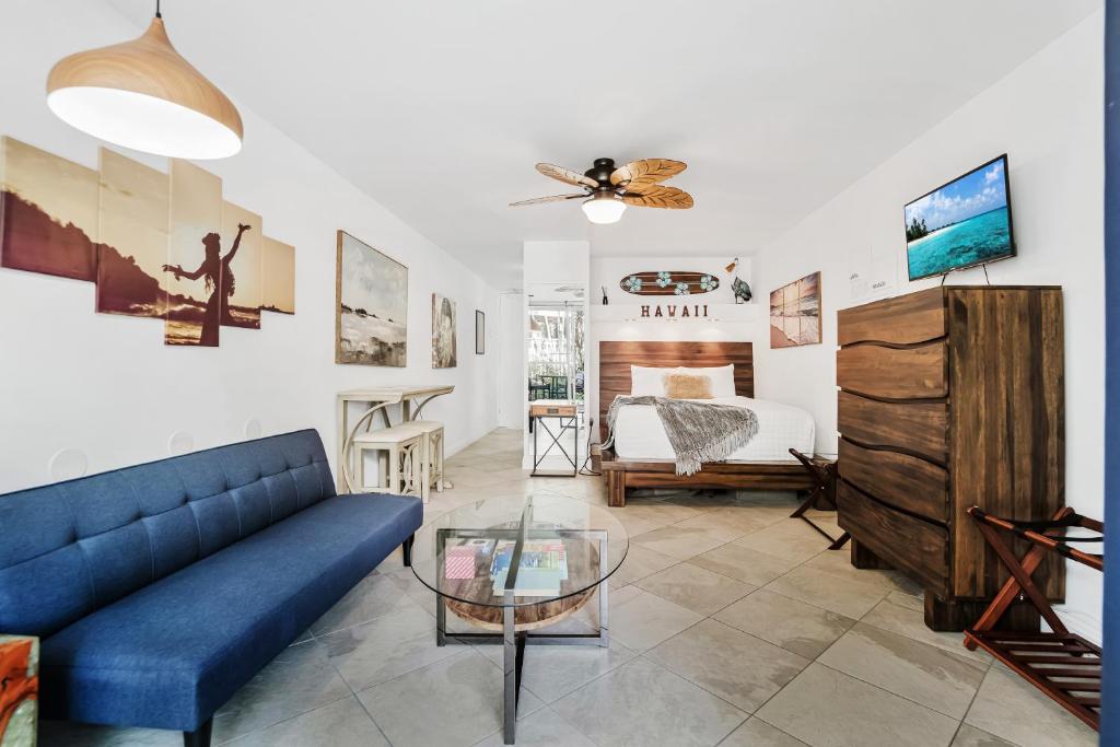 DOWNTOWN HAWAIIAN PARADISE CONDO with Hot Tub, Pool & Beach - Kona Islander Inn