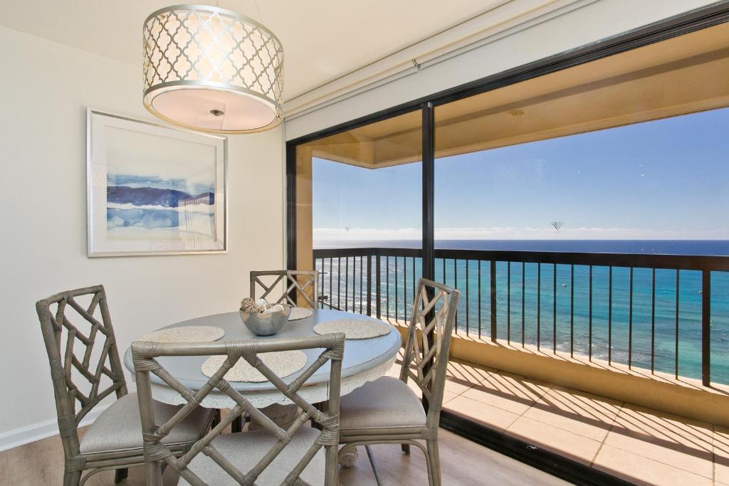 High Floor Luxury Oceanfront at Waikiki Beach Tower - Image 7