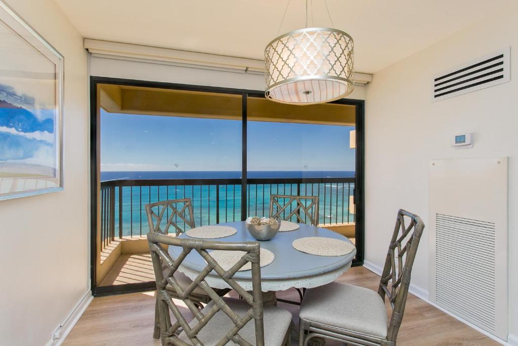 High Floor Luxury Oceanfront at Waikiki Beach Tower - Image 8
