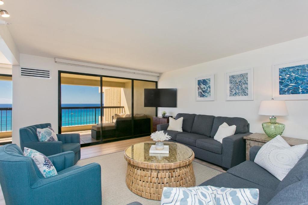 High Floor Luxury Oceanfront at Waikiki Beach Tower - Image 4