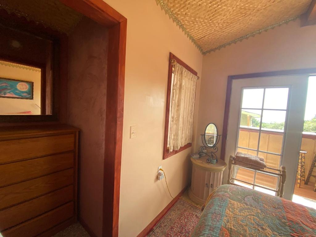 Artsy Cabin on Organic Farm - Image 5