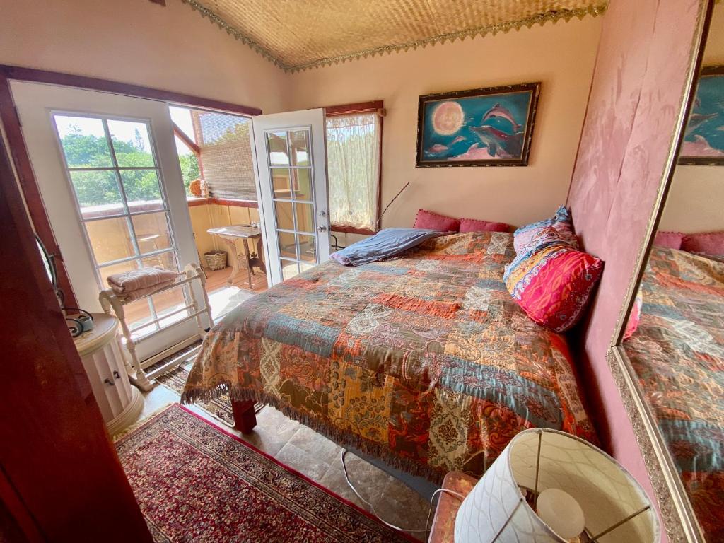 Artsy Cabin on Organic Farm