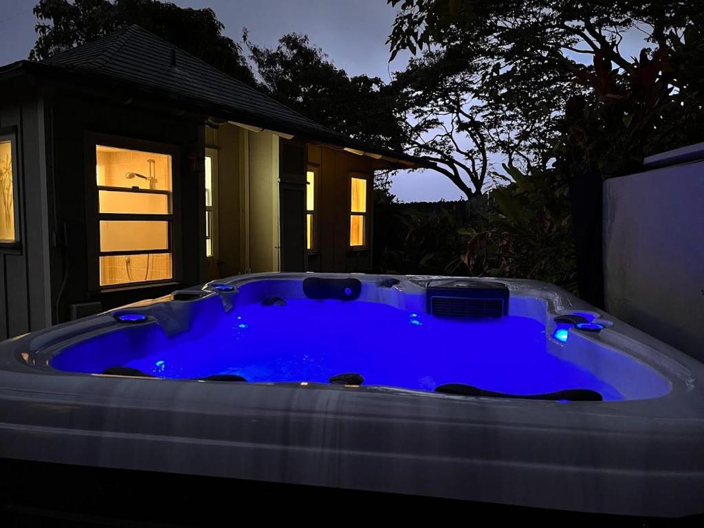 Hot Tub (Jacuzzi) - Photo 2