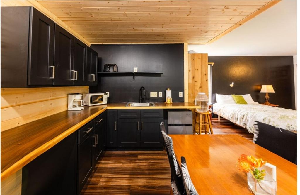 Halema'uma'u- Hale Kumu La'au - Image 8