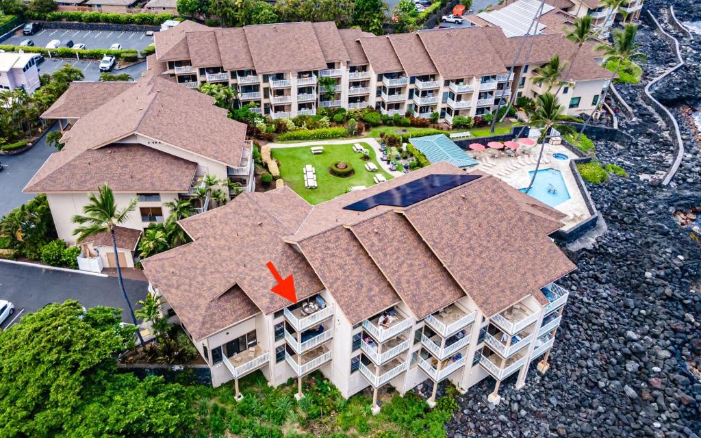 Ocean Echoes: Kona’s Oceanfront Family Oasis