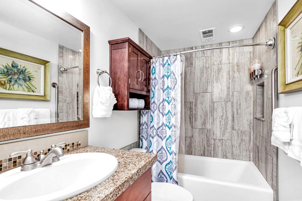 Ocean Echoes: Kona’s Oceanfront Family Oasis - Image 8