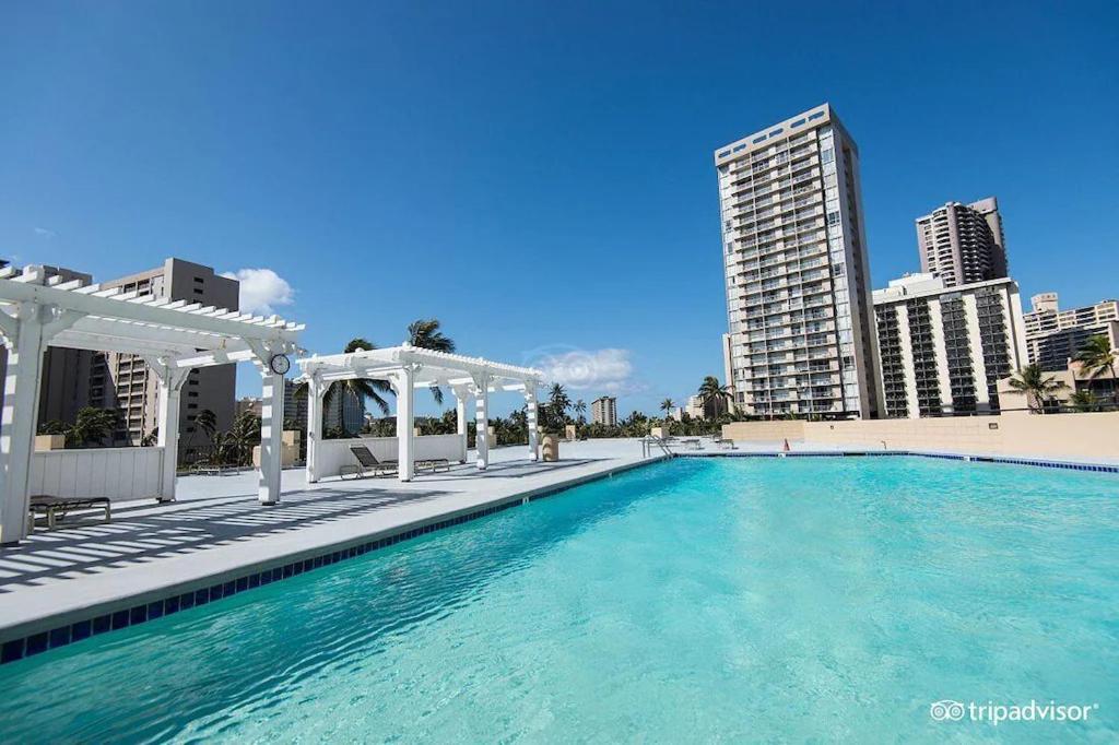 Waikiki beach modern studio No resort fee Best location - Image 4