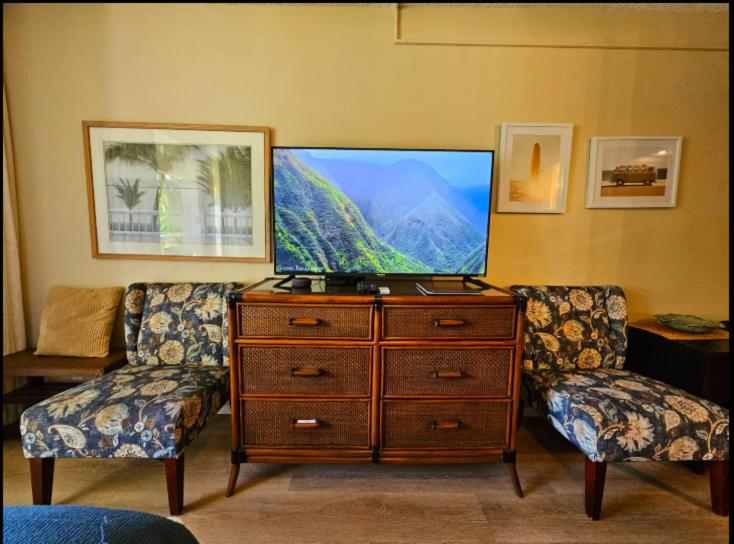 Resort Retreat Studio-Walk to Beach, Shops, Dining with AC, WIFI - Image 6