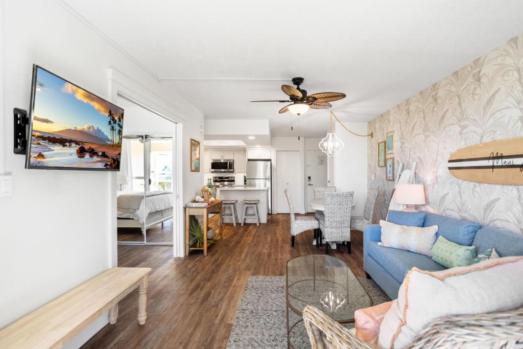 Beach Escape Walk to Beach, Shops and Dining with Pool and Hot Tub - Image 8