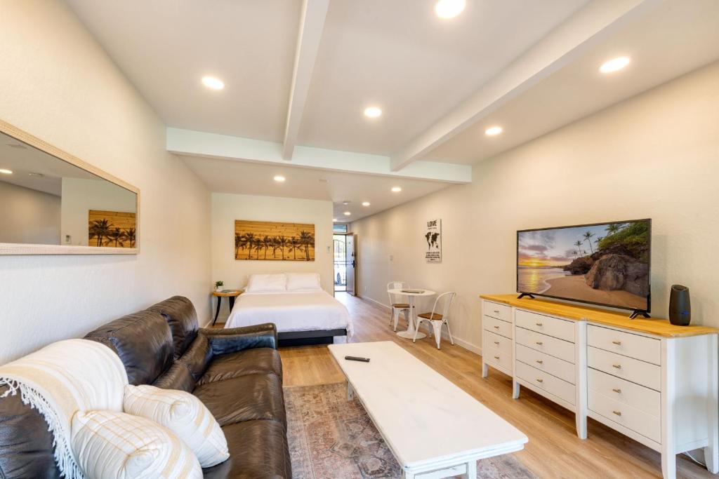 Updated Kihei Studio, Steps to Beach with Pool, Hot Tub & Parking - Image 8