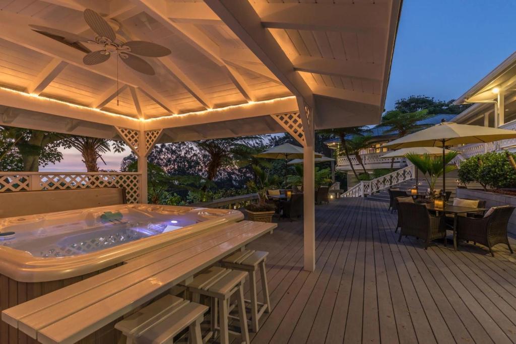 Hot Tub (Jacuzzi) - Photo 2