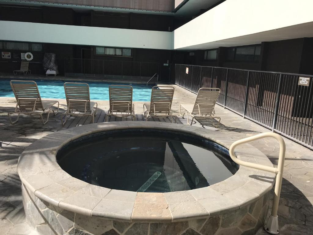 1 Bedroom Downtown Partial Ocean View with Free Standard Parking