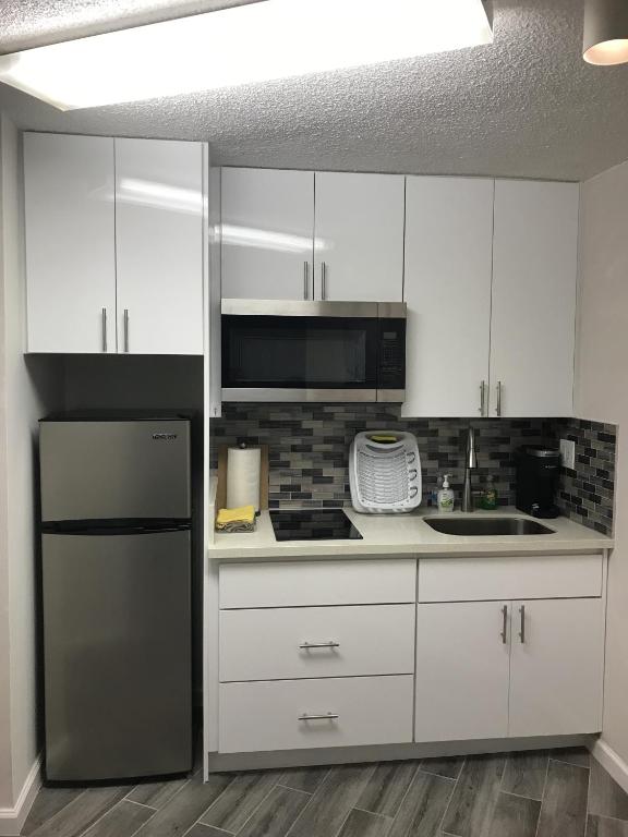 1 Bedroom Downtown Partial Ocean View with Free Standard Parking - Image 5