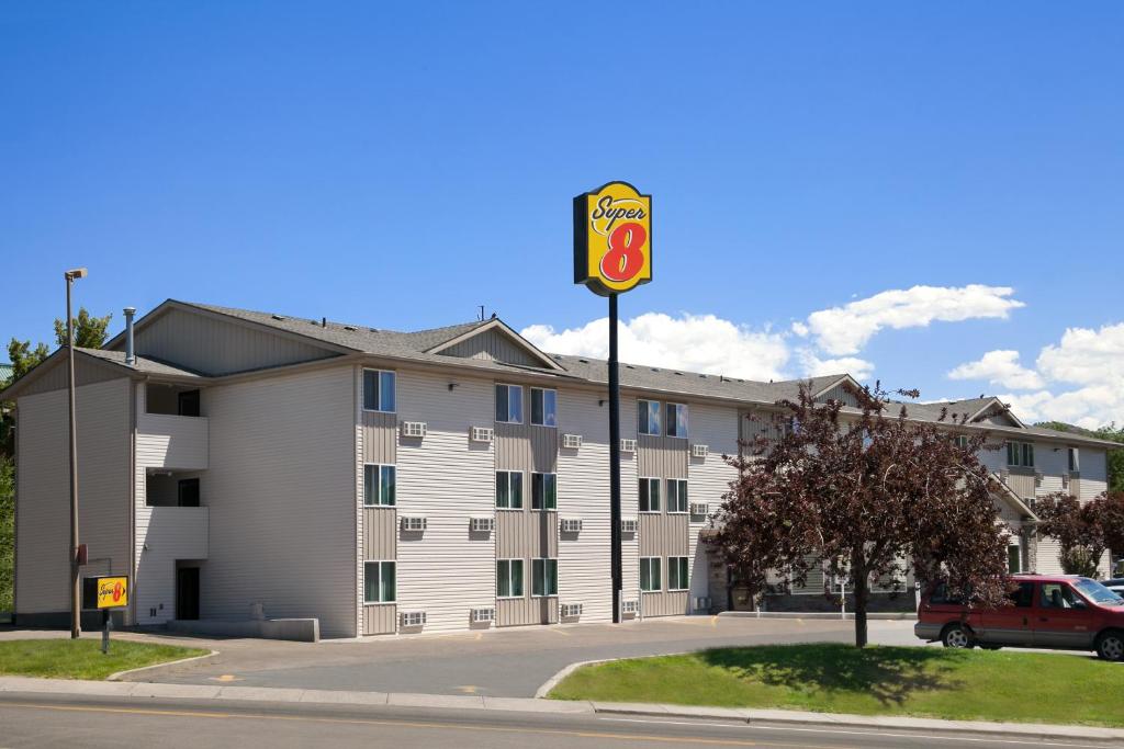 Super 8 by Wyndham Pocatello - Image 6