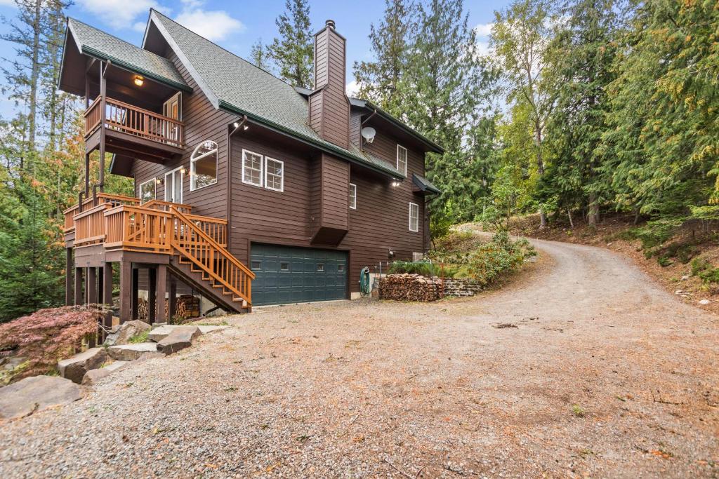 Riverfront Retreat - Image 6