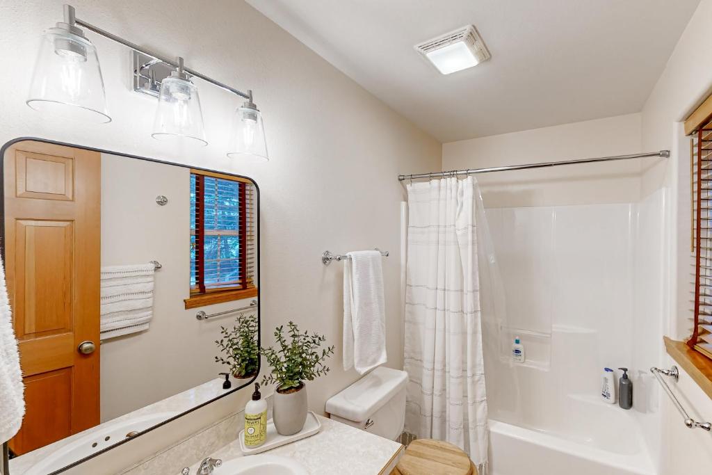 Hot Tub (Jacuzzi) - Photo 2