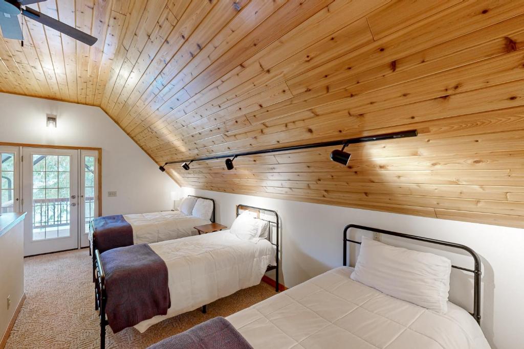 Riverfront Retreat - Image 7