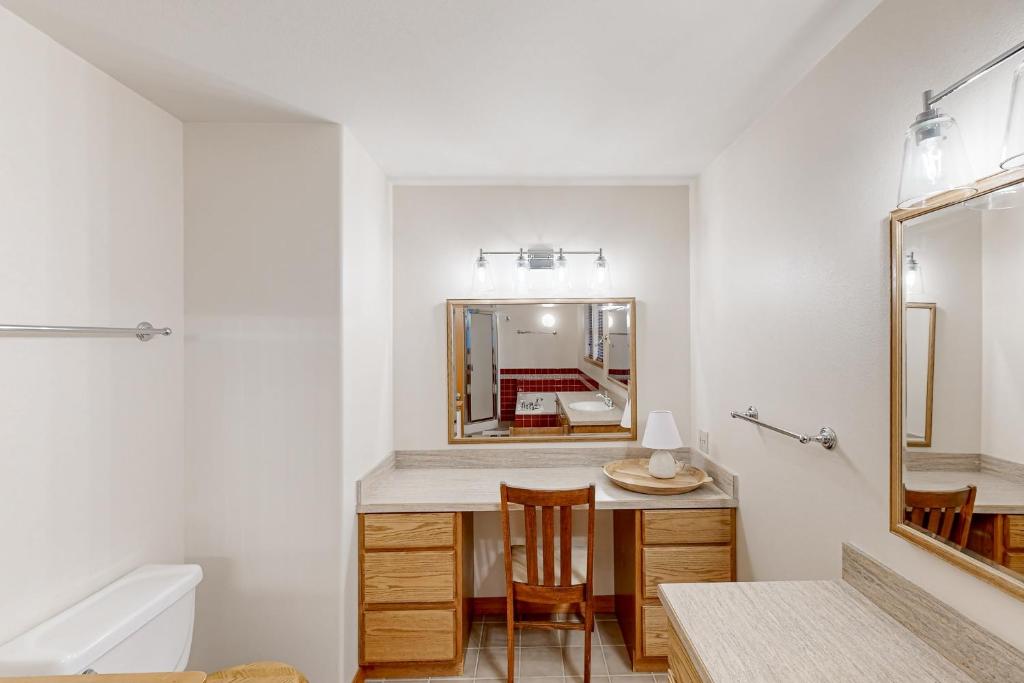 Riverfront Retreat - Image 8