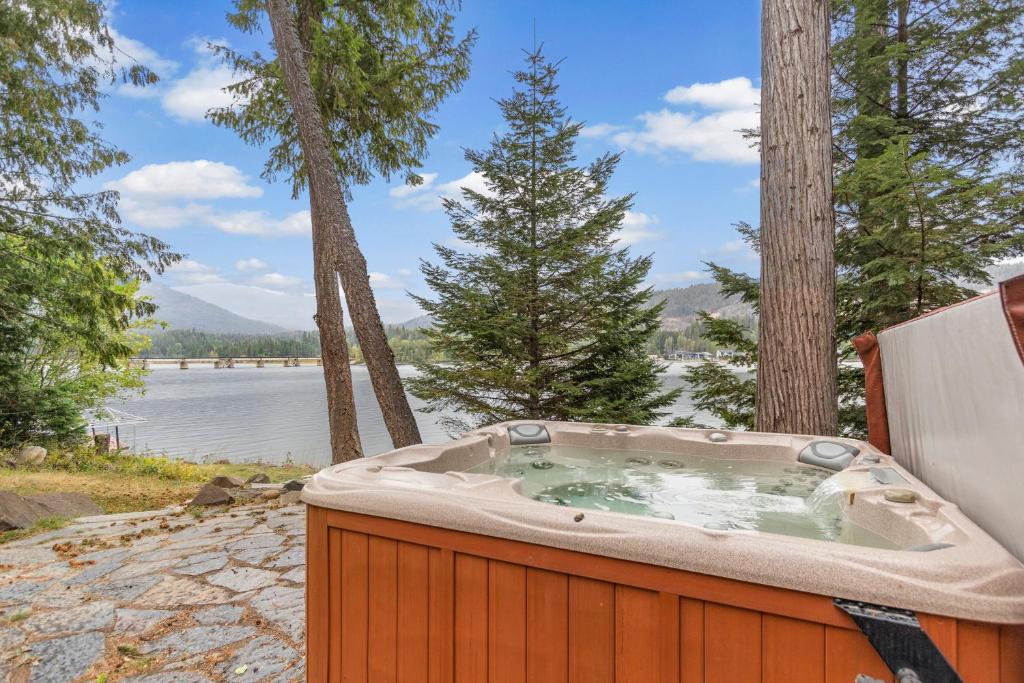 Hot Tub (Jacuzzi) - Photo 3