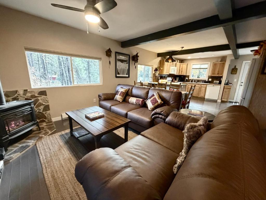 Chalet at the base of Schweitzer Mountain - Image 5