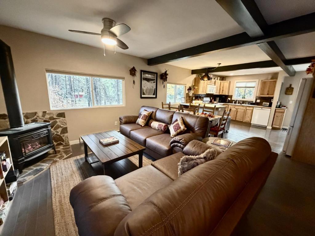 Chalet at the base of Schweitzer Mountain - Image 4