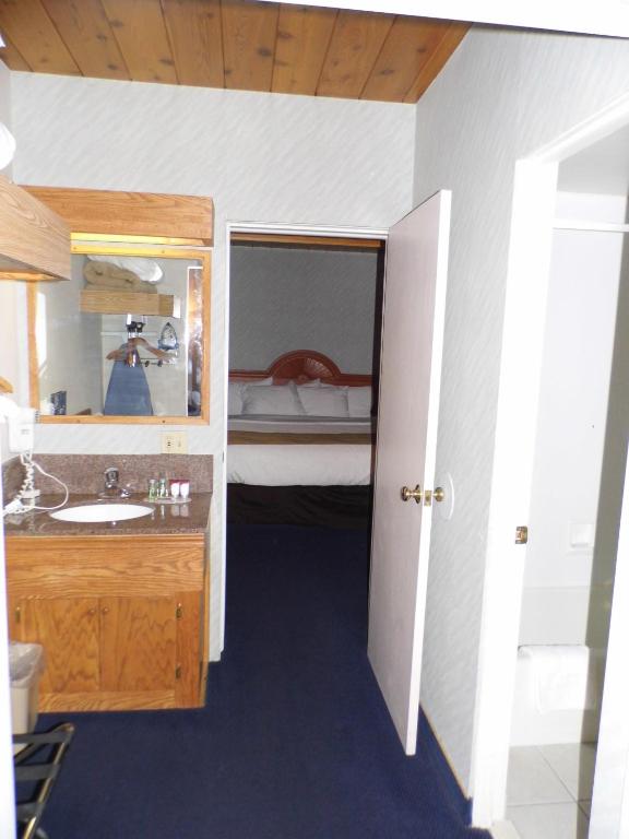 America's Best Value Inn Sandpoint - Image 6