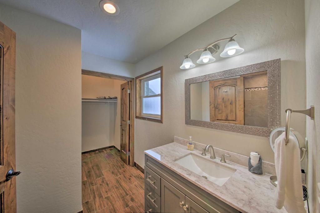 Expansive Group Lake House with Private Hot Tub! - Image 8