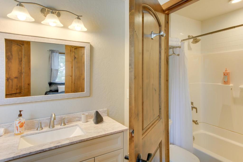 Expansive Group Lake House with Private Hot Tub!