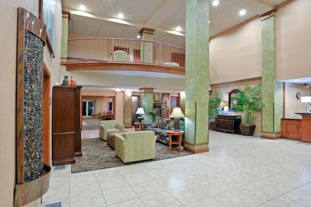 Triple Play Resort Hotel & Suites - Image 7
